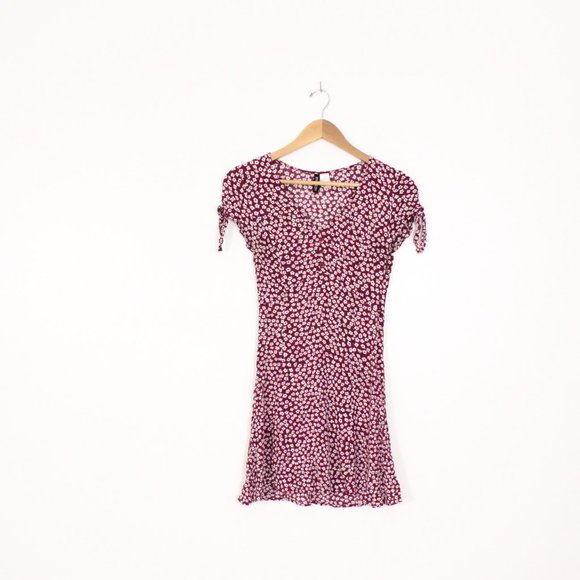 *H&M Red Ditsy Floral V Neck Mini Dress - Picture 2 of 6